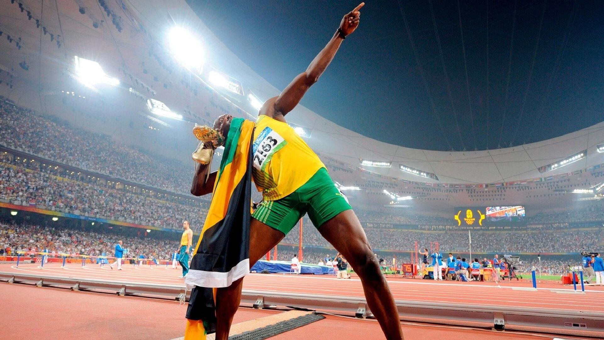 寻人启事12小时内圆满落幕，表情帝朱先生与暖心林警官的体育场奇缘